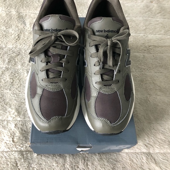 Men’s New Balance Sneakers - Picture 2 of 3